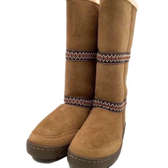 Ugg Sundance Revival Boots - Picture 2 of 7